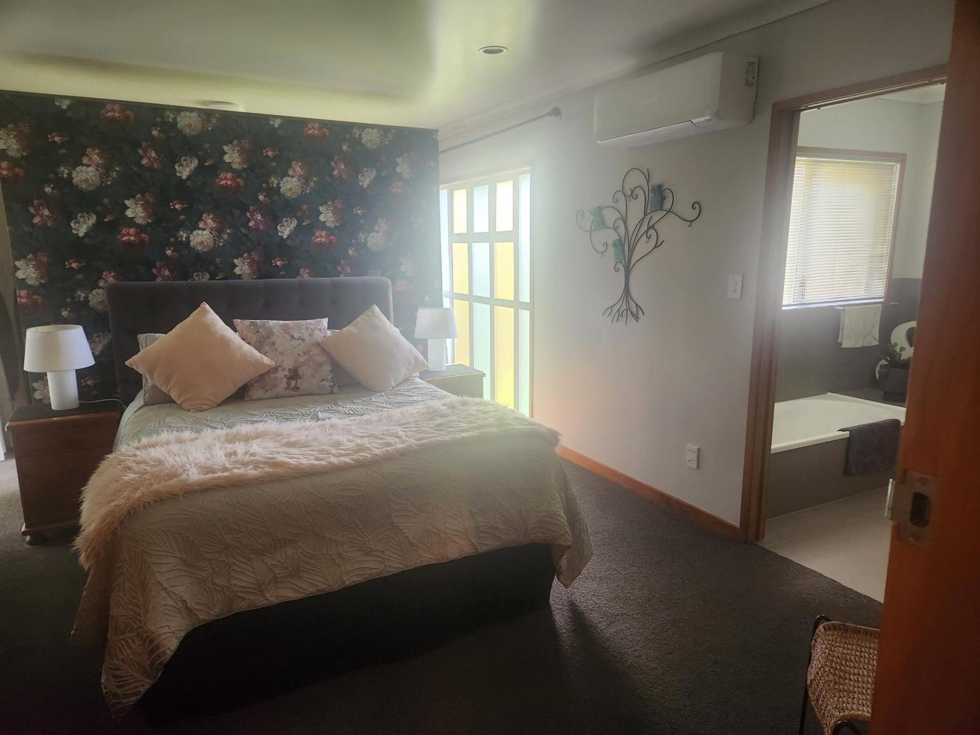Hotel The Nunnery à Te Aroha Extérieur photo